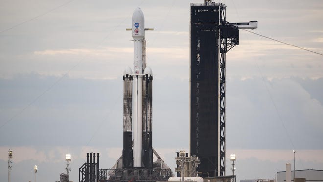 71141902007 nasa space x psyche falcon heavy on pad 2