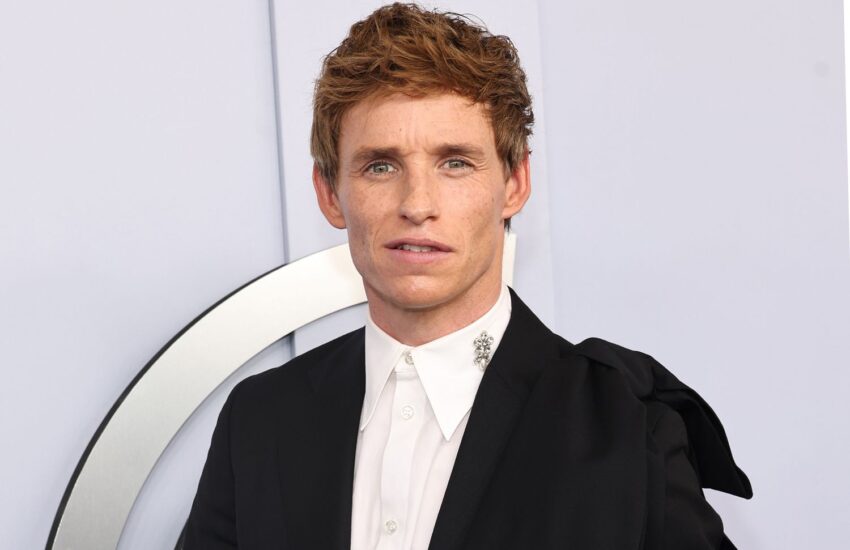 Eddie Redmayne tonys 2024 061624 c482a143686a4ef182500d7e7a510afb